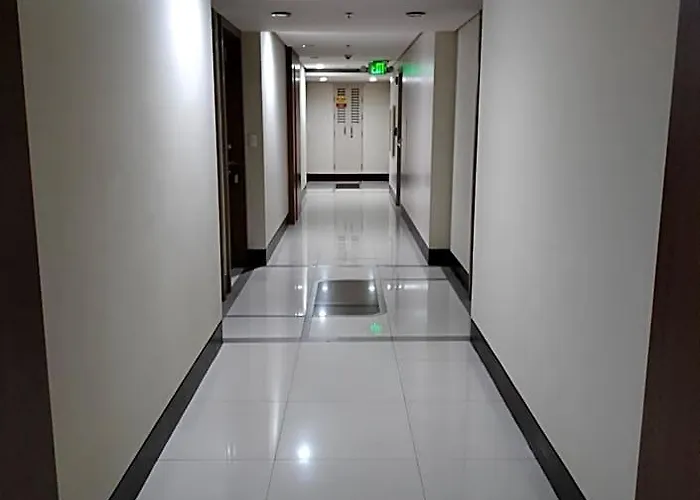 Rqui Affordable With Pool Condotel Pasay Hotel *